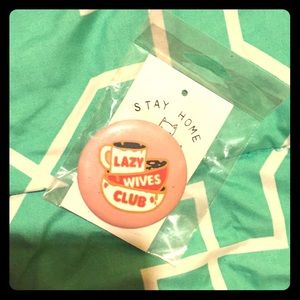 Cute “Lazy Wives Club”  Magnet with funny card.